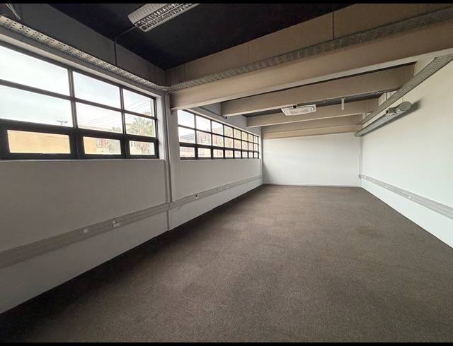 112M² BUILDING TO LET IN SALT RIVER